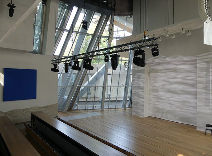ChauvetPro LouisVuittonFoundation 1