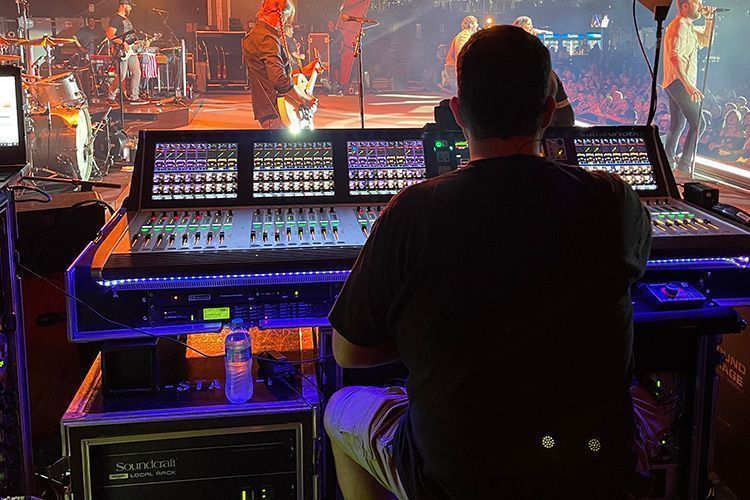 Monitor engineer Pete Bowman HI