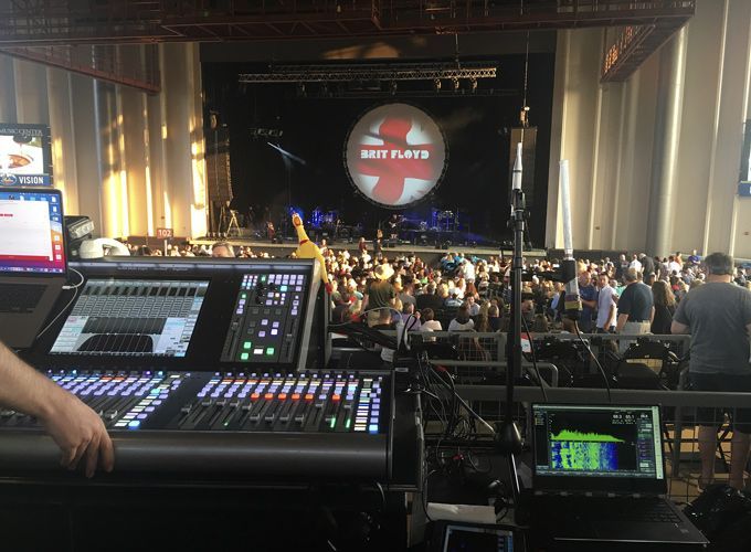 Britt Floyd escenario