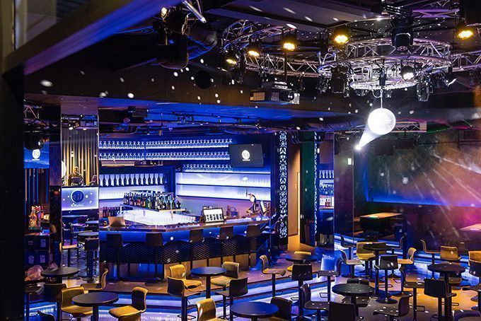 CHAUVET Pro R3 Hibino Lounge 1