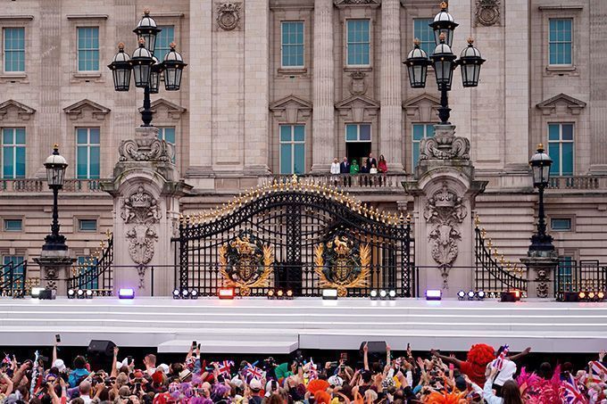 Cameo Queens 70th Anniversary 1