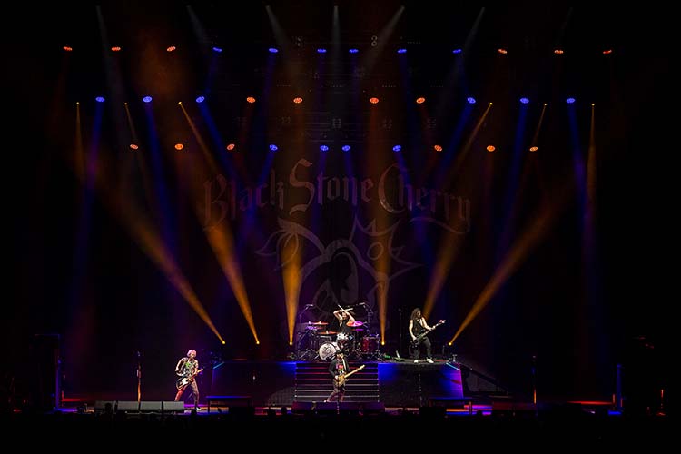 Robe Black Stone Cherry 4 HI