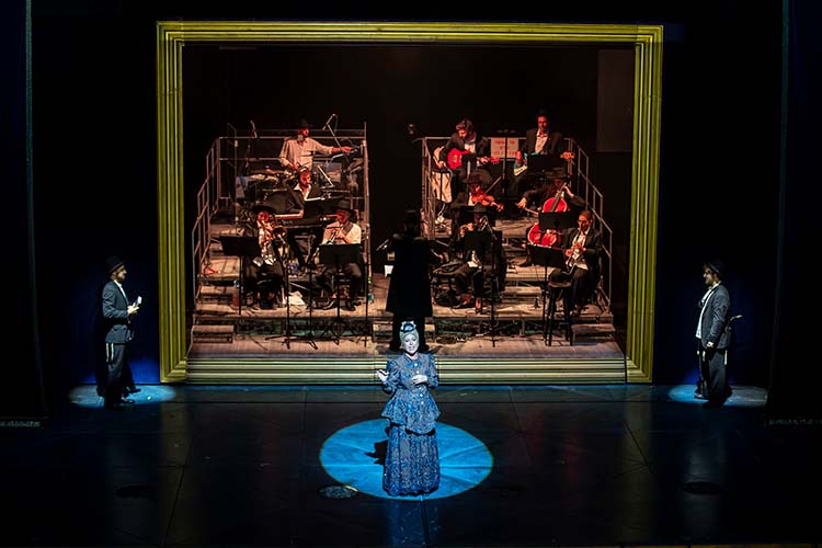 Robe Cameri Theatre 1 HI