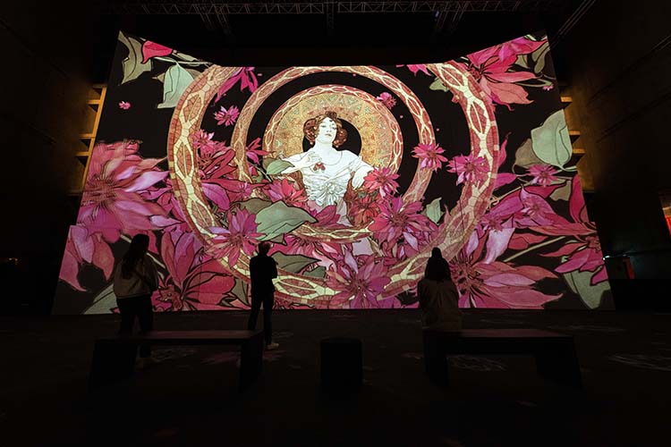 Digital projection mucha 1 HI