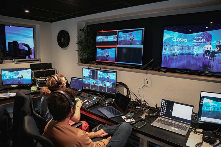 Digital Projection Studio321 8 HI