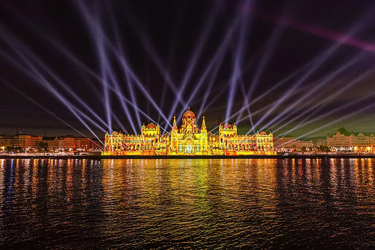 Robe Budapest 3 HI