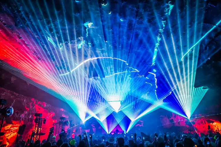RaveCave Chauvet 3 HI