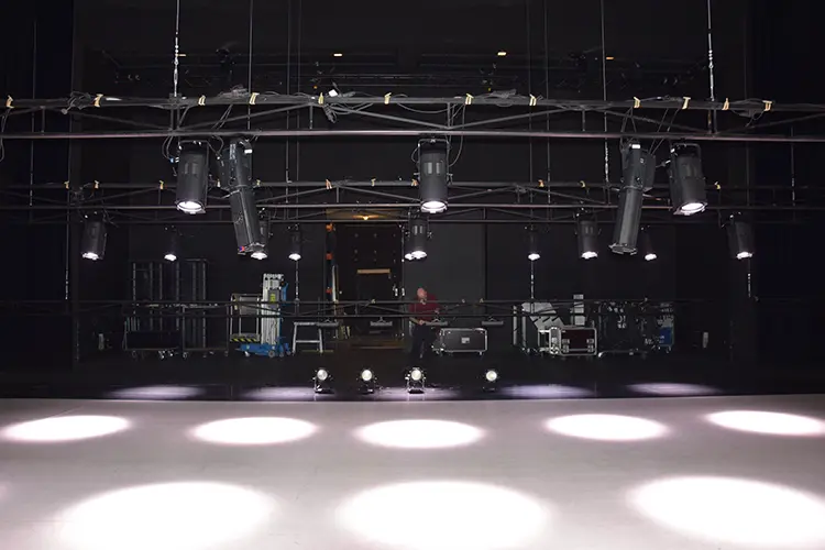 Chauvet Dome Theatre 2 HI