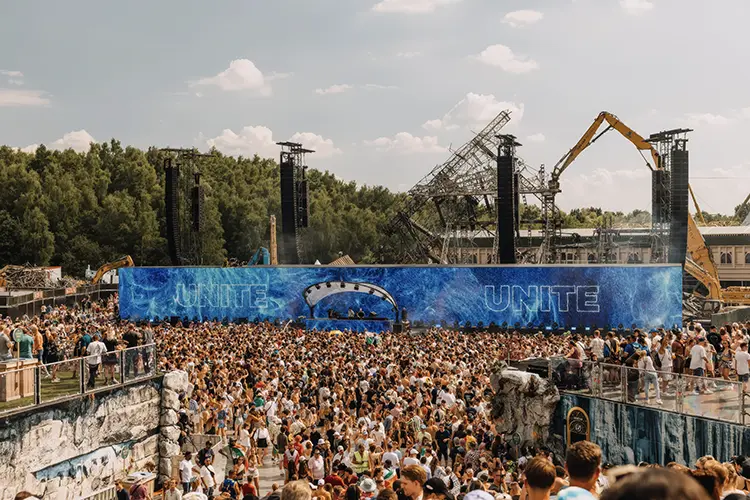 Infiled Tomorrowland 1 HI