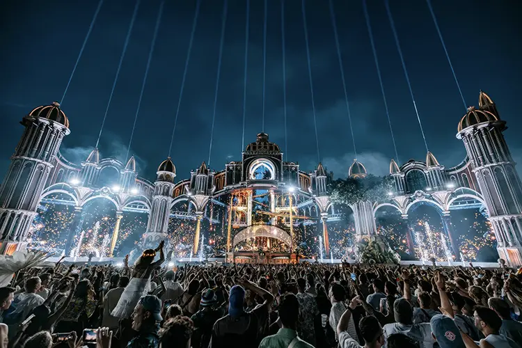 Infiled Tomorrowland 3 HI