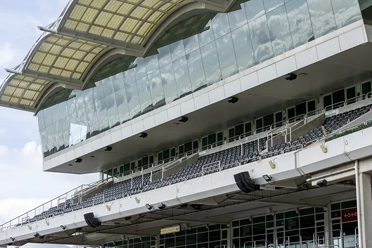 LA Cheltenham racecourse 4 HI