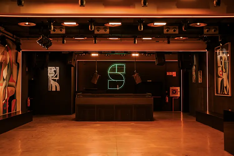 LA Studio Club 7 HI