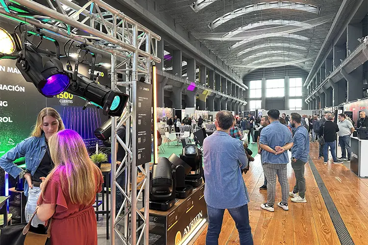 AVLSummit expo 1 HI