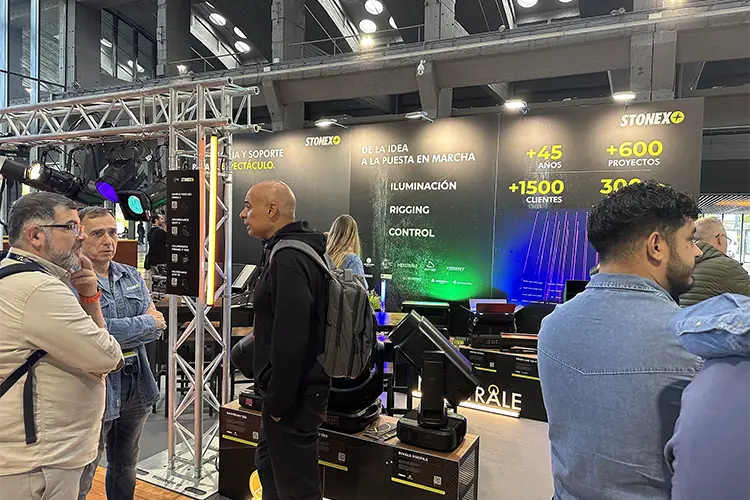 AVLSummit expo 1 HI
