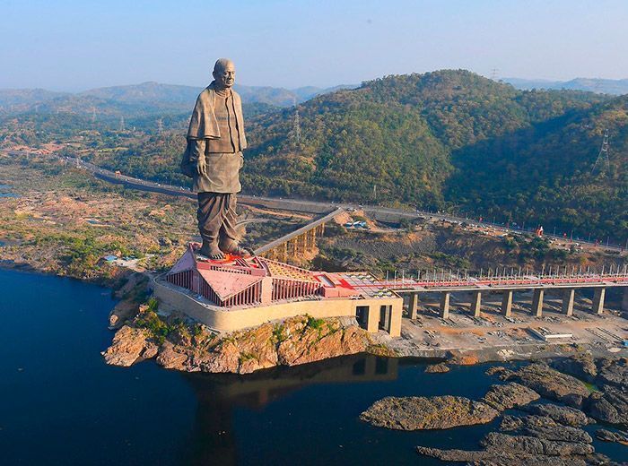 statue of unity daytime