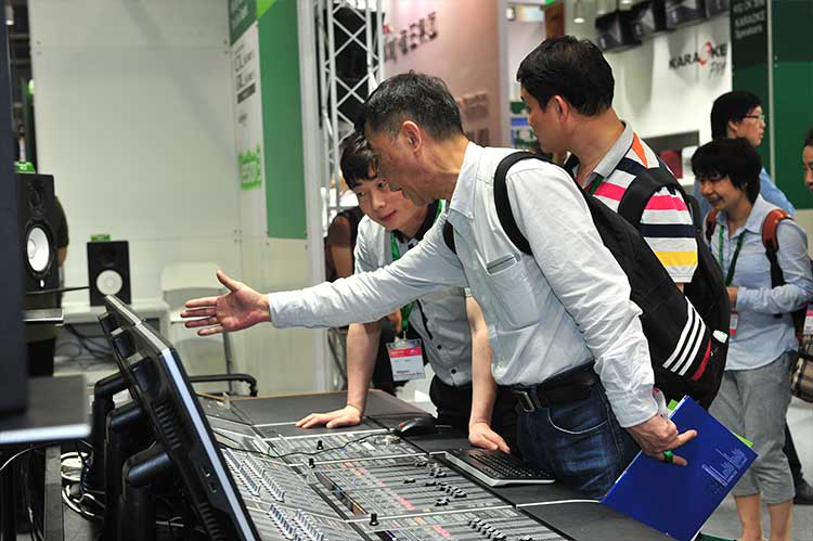 People testing product 6