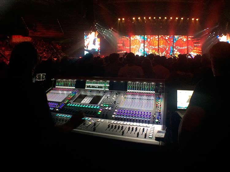 Mana Fernado Perez FOH Show