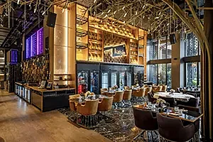 El restaurante-club KATSIN fusiona alta cocina, diseño y un sonido DAS Audio a medida
